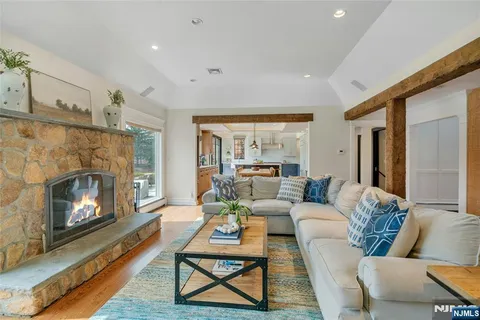 $3,650,000 | 7 Deerhill Drive, Ho-Ho-Kus, NJ 07423
