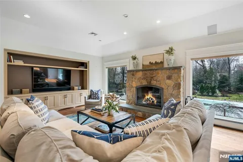 $3,650,000 | 7 Deerhill Drive, Ho-Ho-Kus, NJ 07423