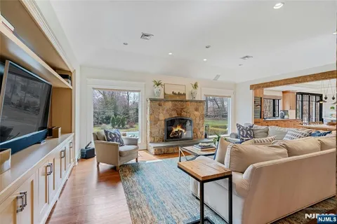 $3,650,000 | 7 Deerhill Drive, Ho-Ho-Kus, NJ 07423
