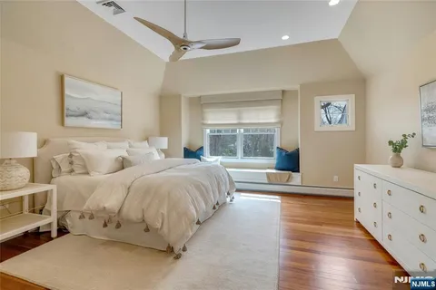 $3,650,000 | 7 Deerhill Drive, Ho-Ho-Kus, NJ 07423