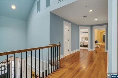$3,650,000 | 7 Deerhill Drive, Ho-Ho-Kus, NJ 07423