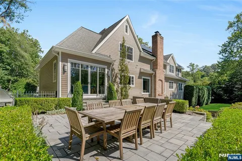 $3,650,000 | 7 Deerhill Drive, Ho-Ho-Kus, NJ 07423