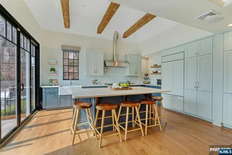 $3,650,000 | 7 Deerhill Drive, Ho-Ho-Kus, NJ 07423