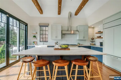 $3,650,000 | 7 Deerhill Drive, Ho-Ho-Kus, NJ 07423