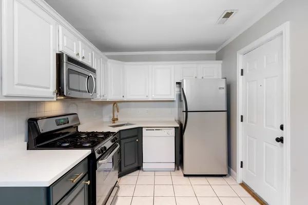 $1,199,000 | 16 Hawthorne Street, Boston, MA 02119