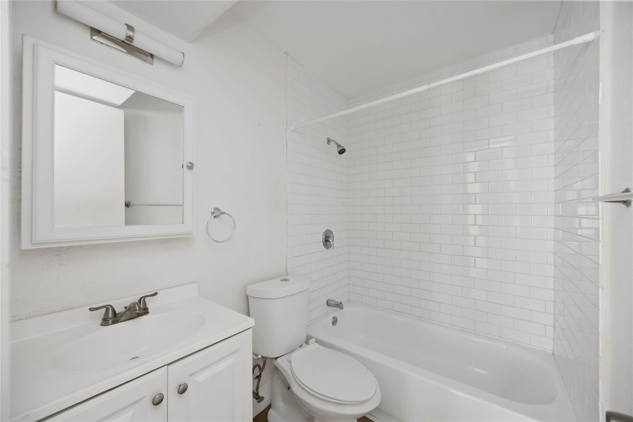 2218 Hazard Street, Unit 4 Houston, TX 77019 - Photo 13 of 16