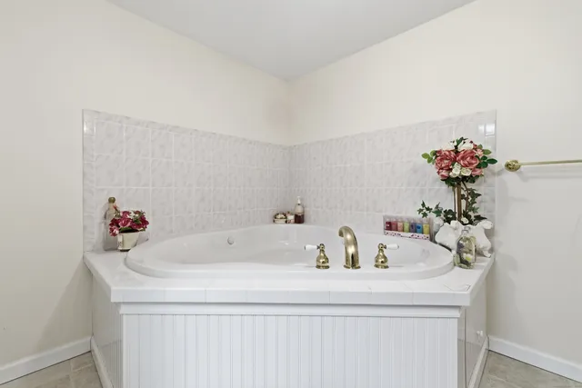 $389,900 | 25 Hamden Hills Drive, Unit 69, Hamden, CT 06518