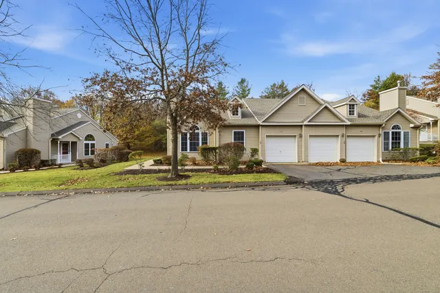 $389,900 | 25 Hamden Hills Drive, Unit 69, Hamden, CT 06518