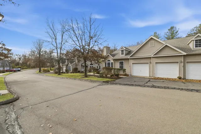 $389,900 | 25 Hamden Hills Drive, Unit 69, Hamden, CT 06518