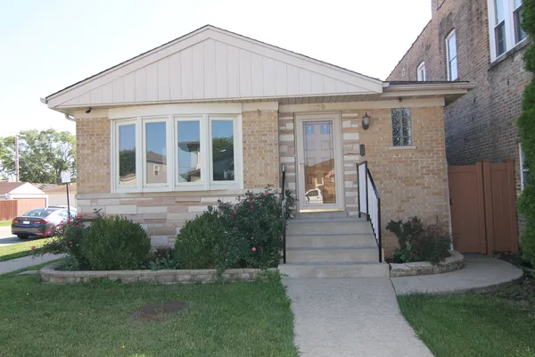 $489,900 | 3759 North Pioneer Avenue, Chicago, IL 60634