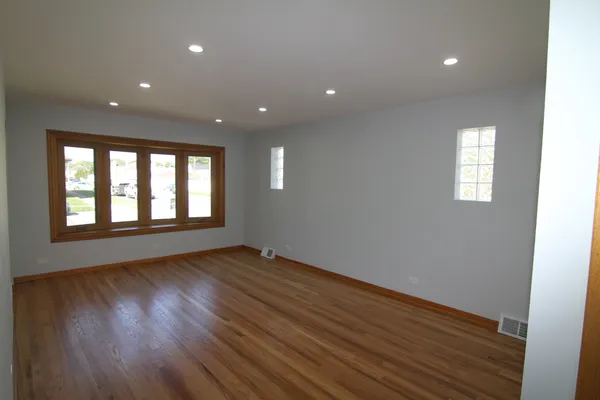$489,900 | 3759 North Pioneer Avenue, Chicago, IL 60634
