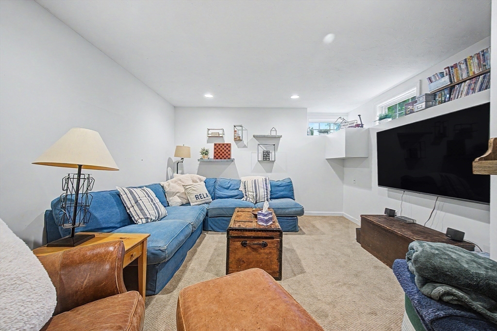 13 Hearthstone Road Hopkinton, MA 01748 - Photo 28 of 36
