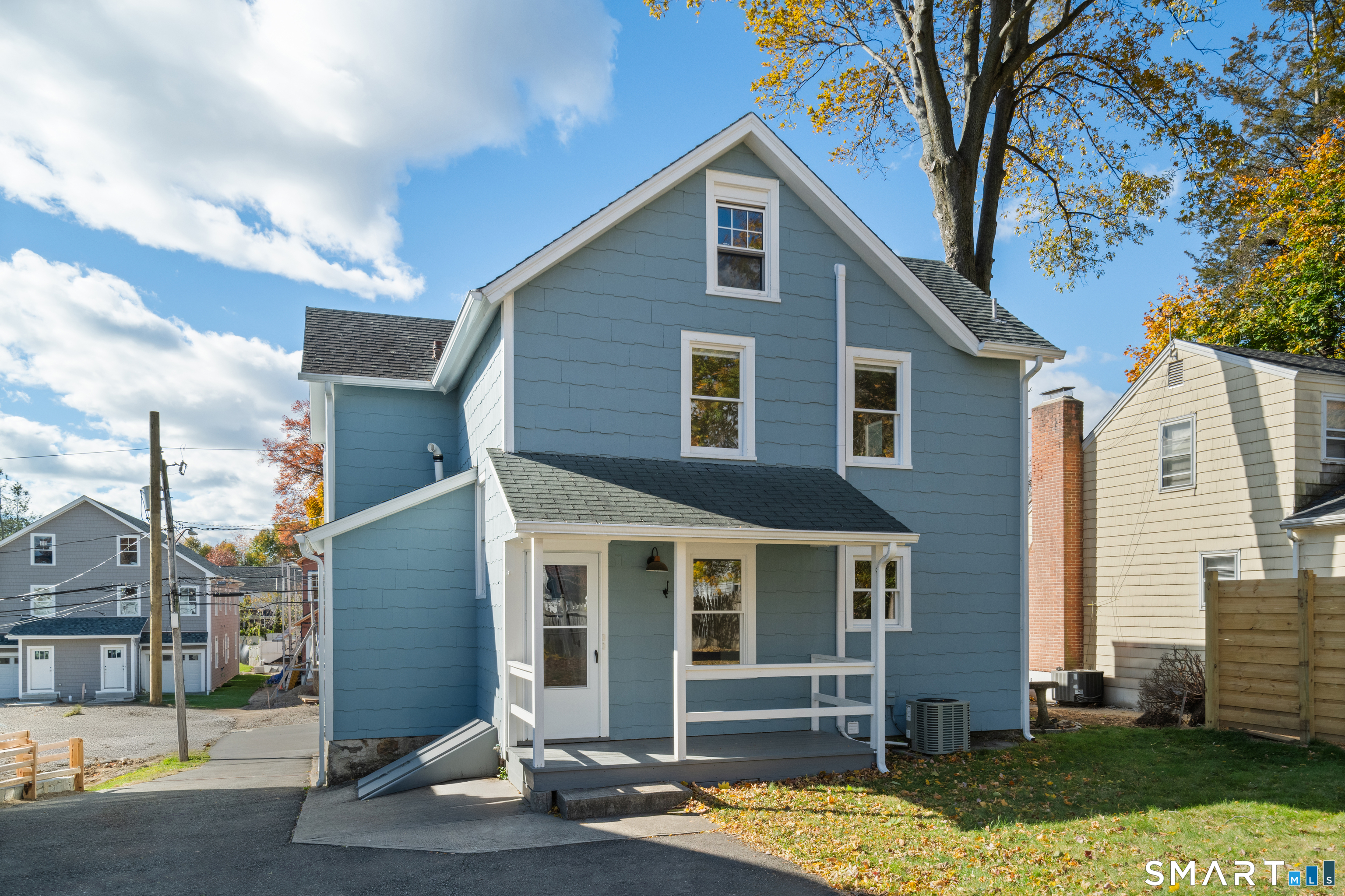 3 Edgewood Street Norwalk, CT 06854 - Photo 5 of 23 a front view of a house with garden