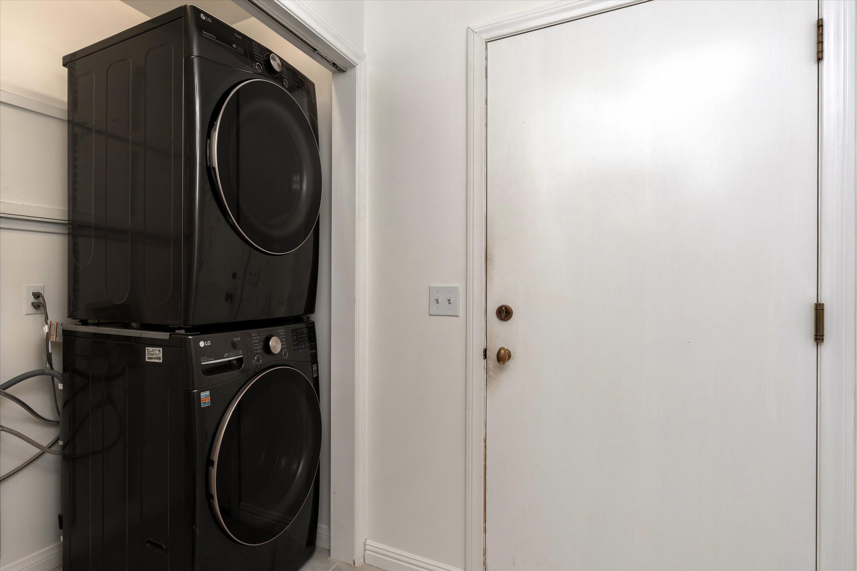 176 Toro Canyon Road Carpinteria, CA 93013 - Photo 20 of 40 Laundry
