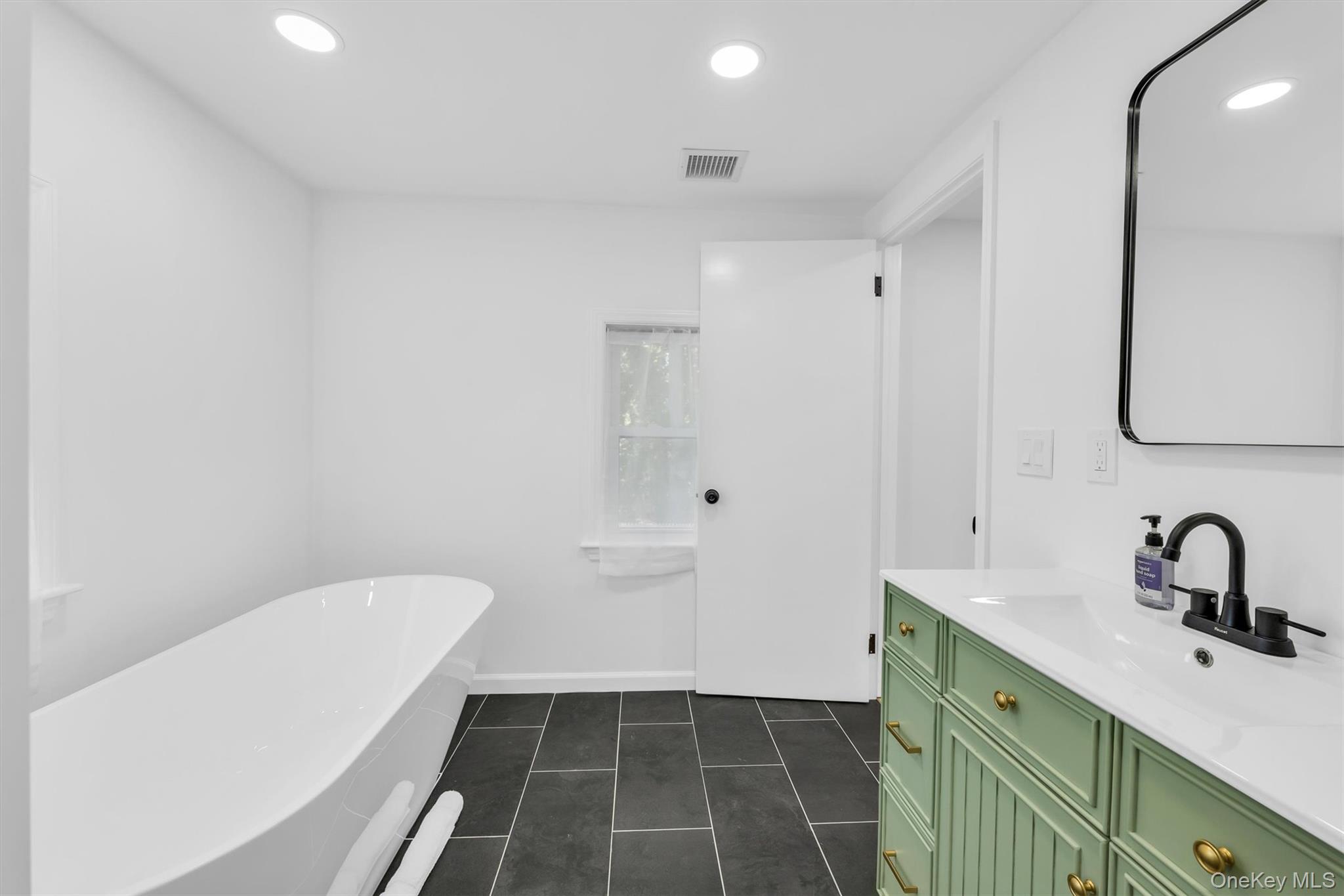 8 North Westbury Road Hampton Bays, NY 11946 - Photo 29 of 50