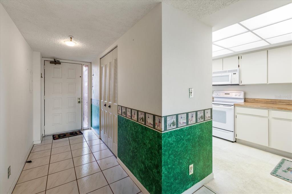 401 150th Avenue, Unit 251 Madeira Beach, FL 33708 - Photo 7 of 45 a view of a kitchen with kitchen