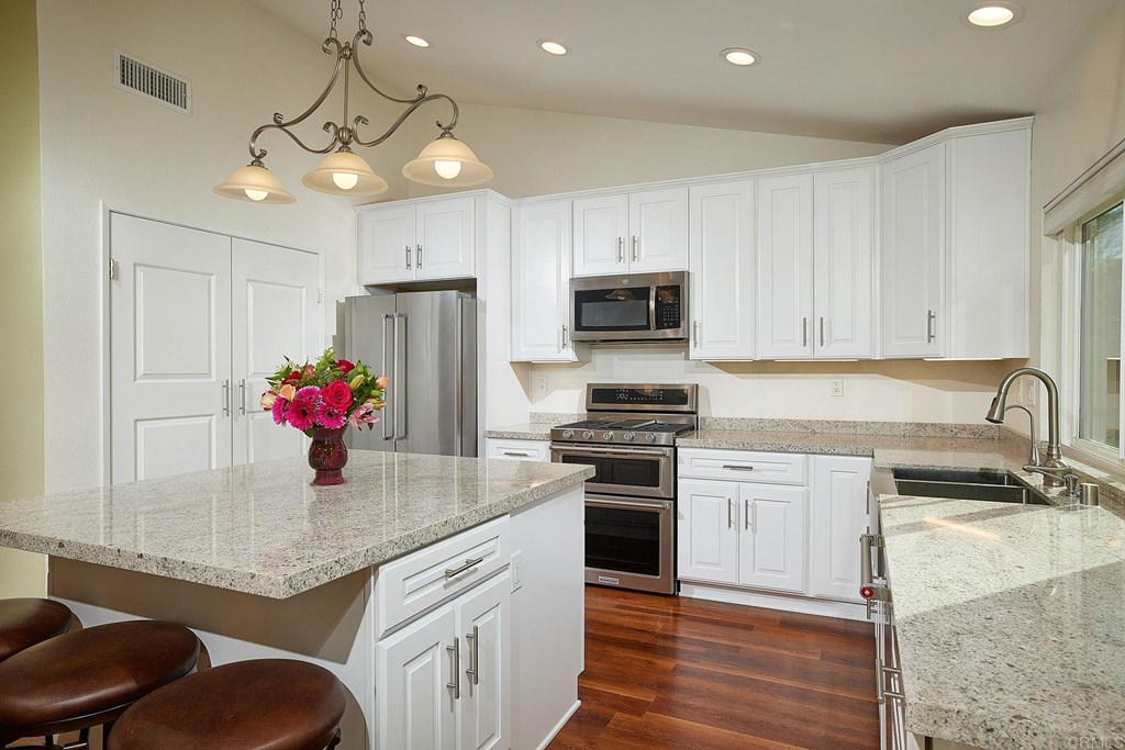 542 Gardendale Road Encinitas, CA 92024 - Photo 5 of 26