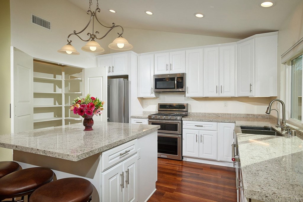 542 Gardendale Road Encinitas, CA 92024 - Photo 7 of 26