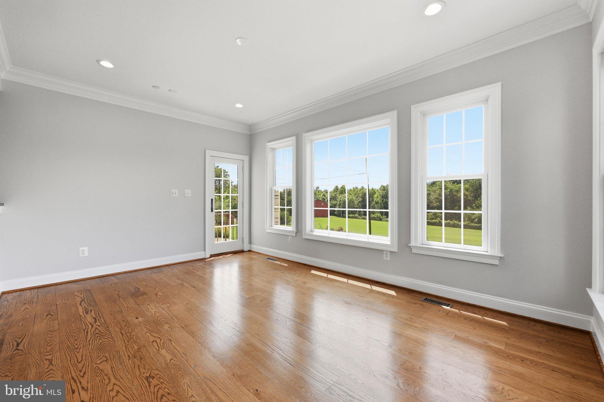 19014 Beallsville Road Poolesville, MD 20837 - Photo 21 of 83 Breakfast Area