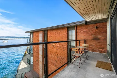 $699,000 | 2360 43rd Avenue East, Unit 404, Seattle, WA 98112