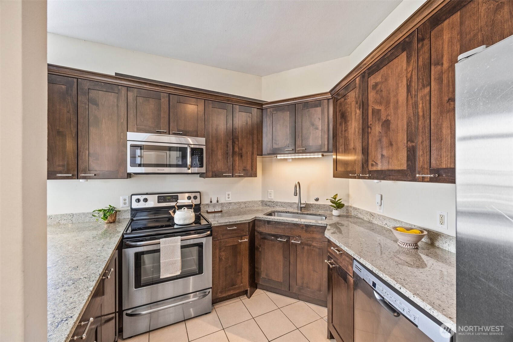 2360 43rd Avenue East, Unit 404 Seattle, WA 98112 - Photo 6 of 39