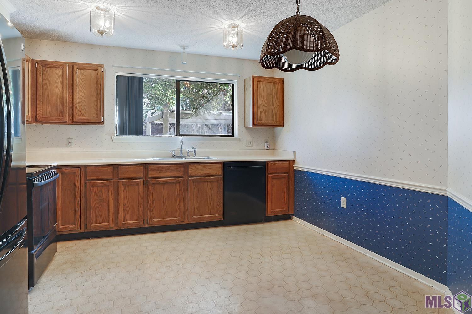 2482 Inverrary Drive Baton Rouge, LA 70816 - Photo 11 of 15 Gallery Image 11