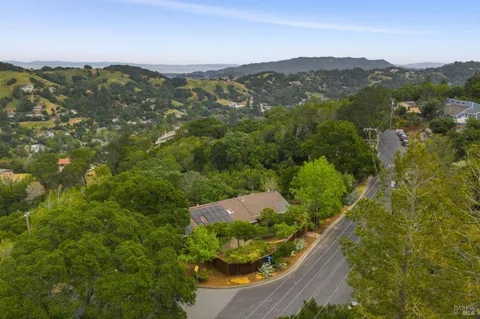 $1,995,000 | 290 Stuyvesant Drive, San Anselmo, CA 94960