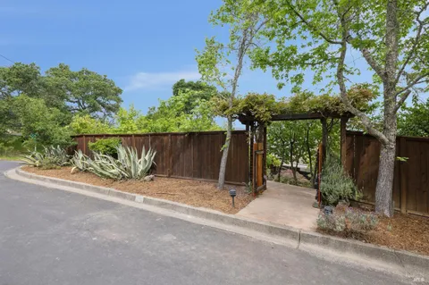 $1,995,000 | 290 Stuyvesant Drive, San Anselmo, CA 94960