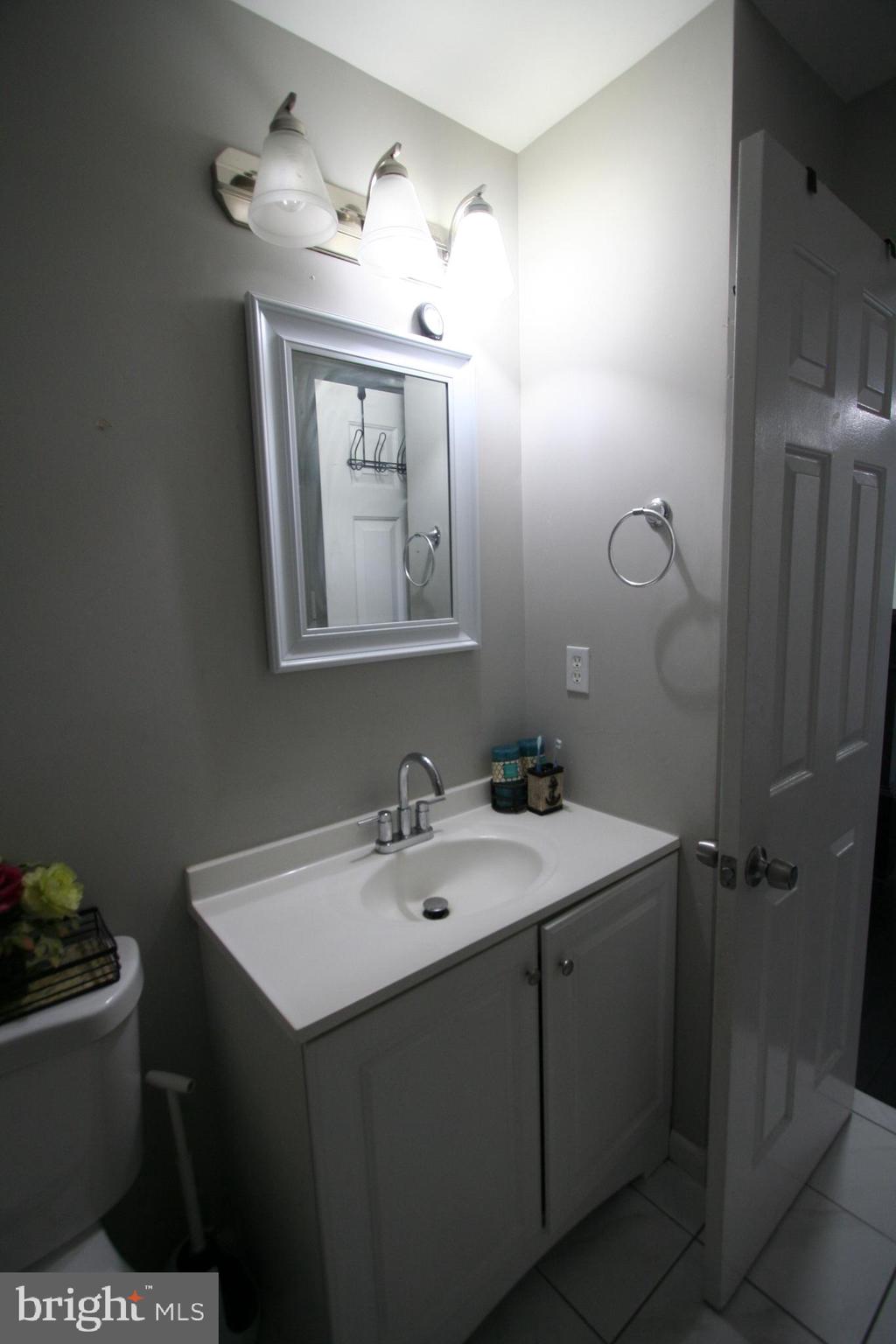 13017 Broadmore Road Silver Spring, MD 20904 - Photo 25 of 79 Hall Bath Upper Level
