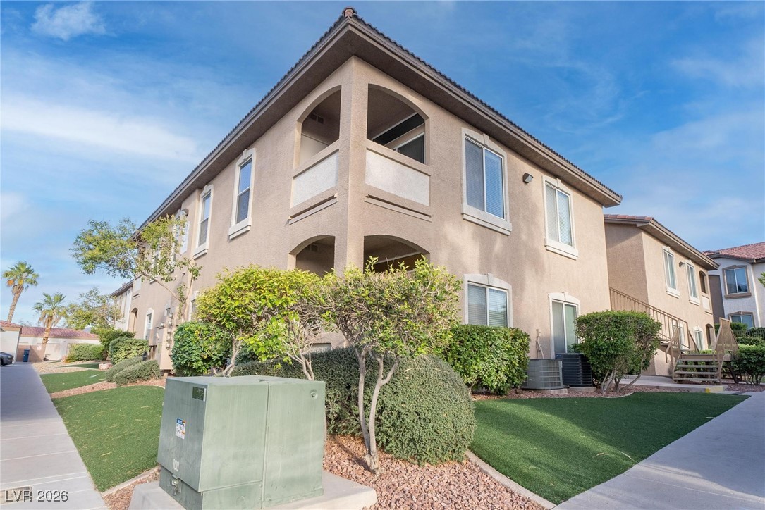 2305 West Horizon Ridge Parkway, Unit 3921 Henderson, NV 89052 - Photo 29 of 31 View of building exterior