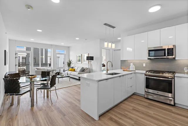 $3,085 | 5711 John F. Kennedy Boulevard, Unit 327, North Bergen, NJ 07047