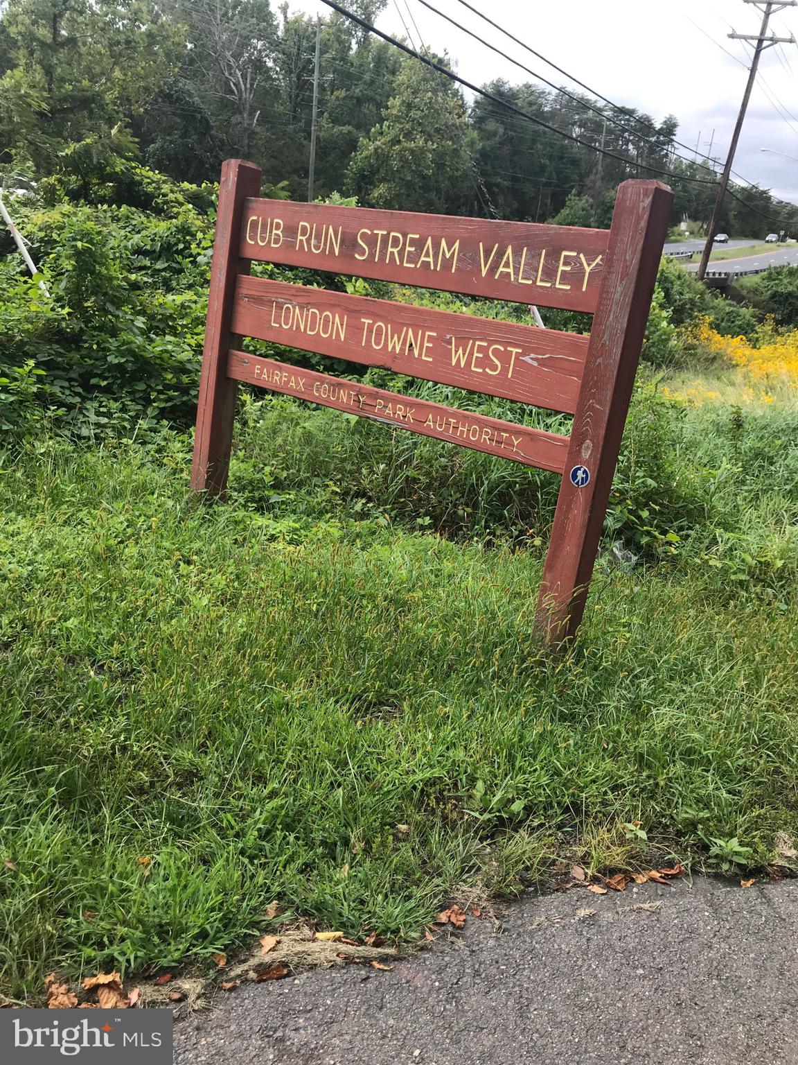 14810 Basingstoke Loop Centreville, VA 20120 - Photo 38 of 43