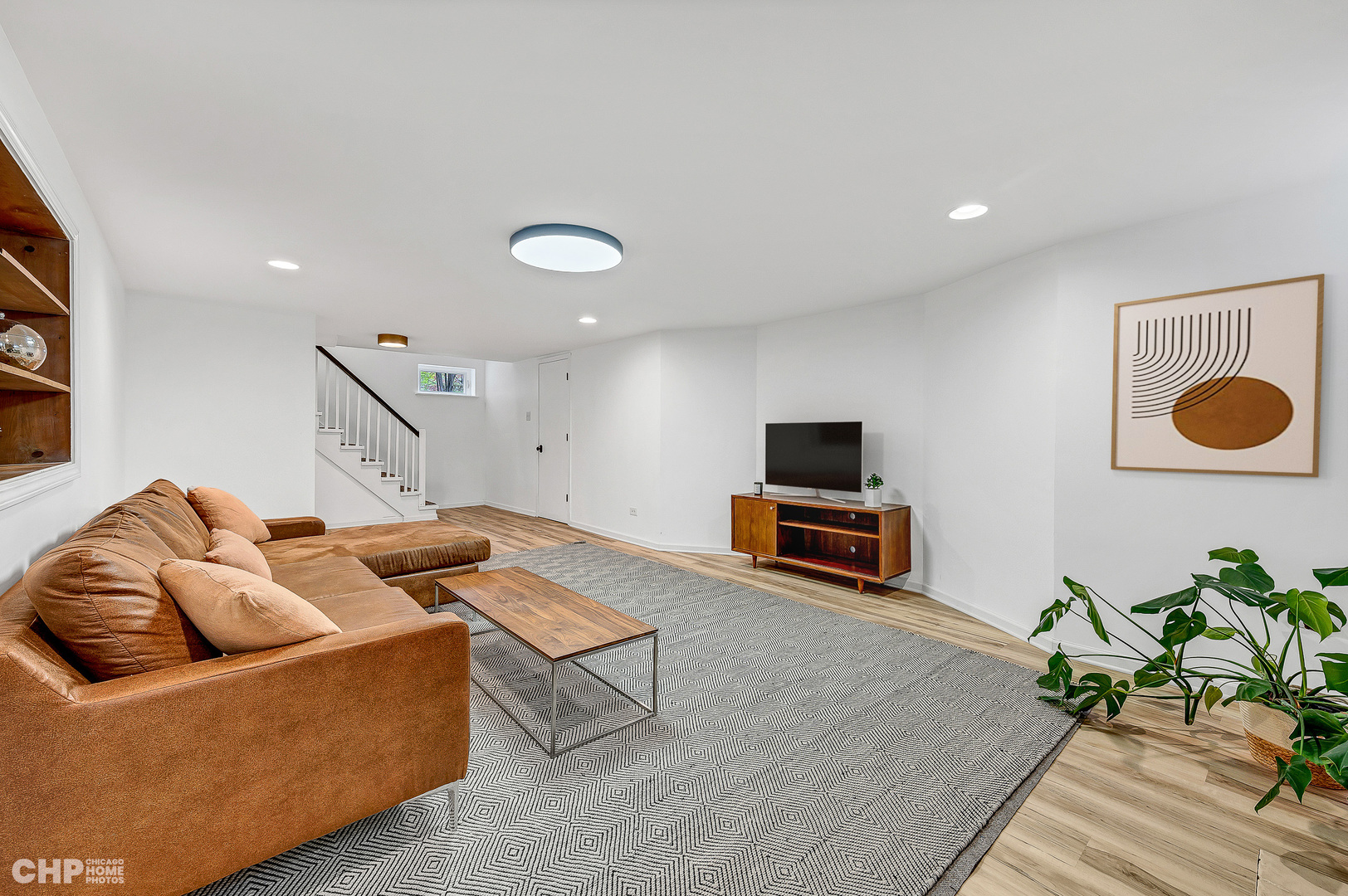 316 Nuttall Road Riverside, IL 60546 - Photo 26 of 40 a living room with furniture and a flat screen tv
