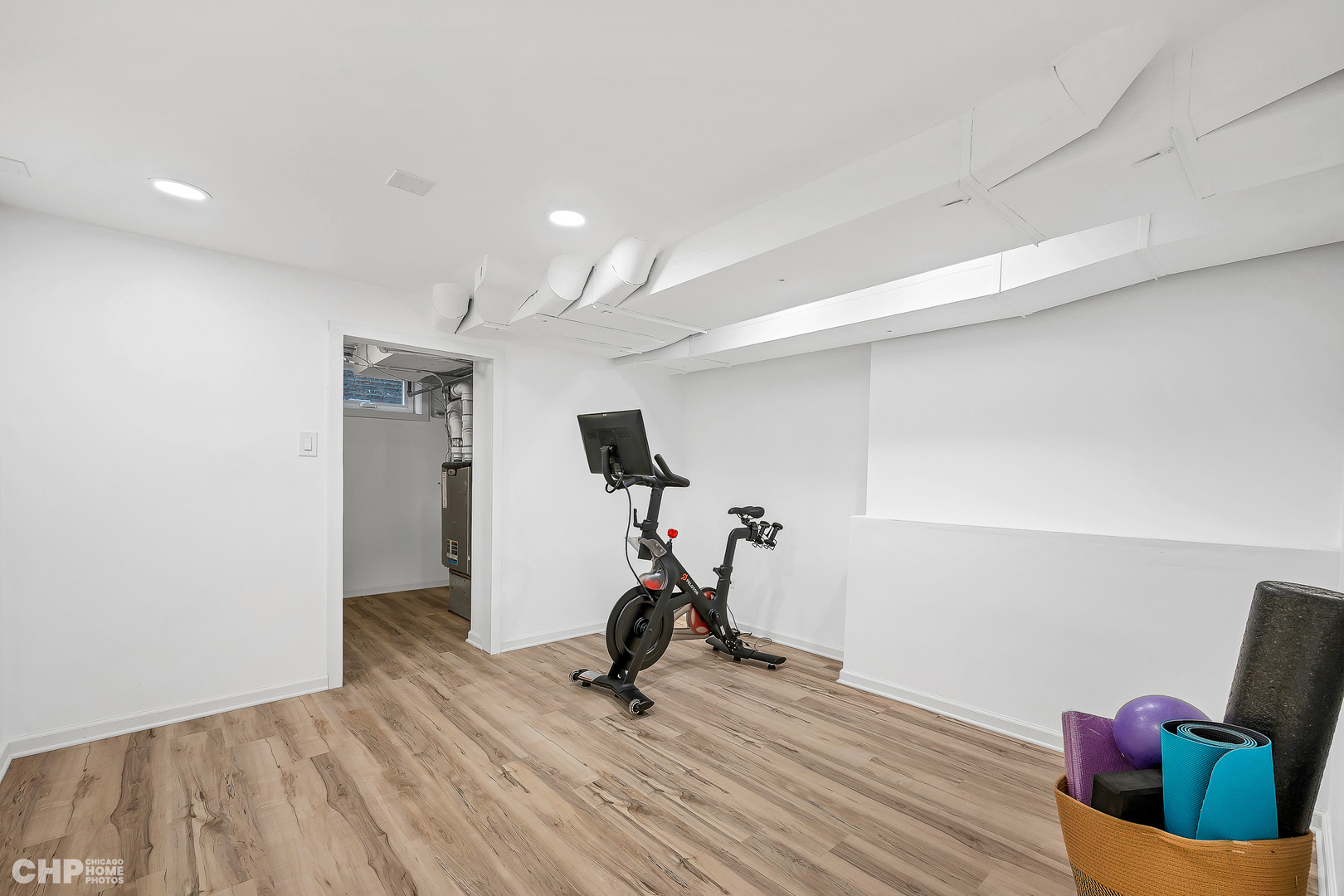 316 Nuttall Road Riverside, IL 60546 - Photo 27 of 40 a view of a room with gym equipment