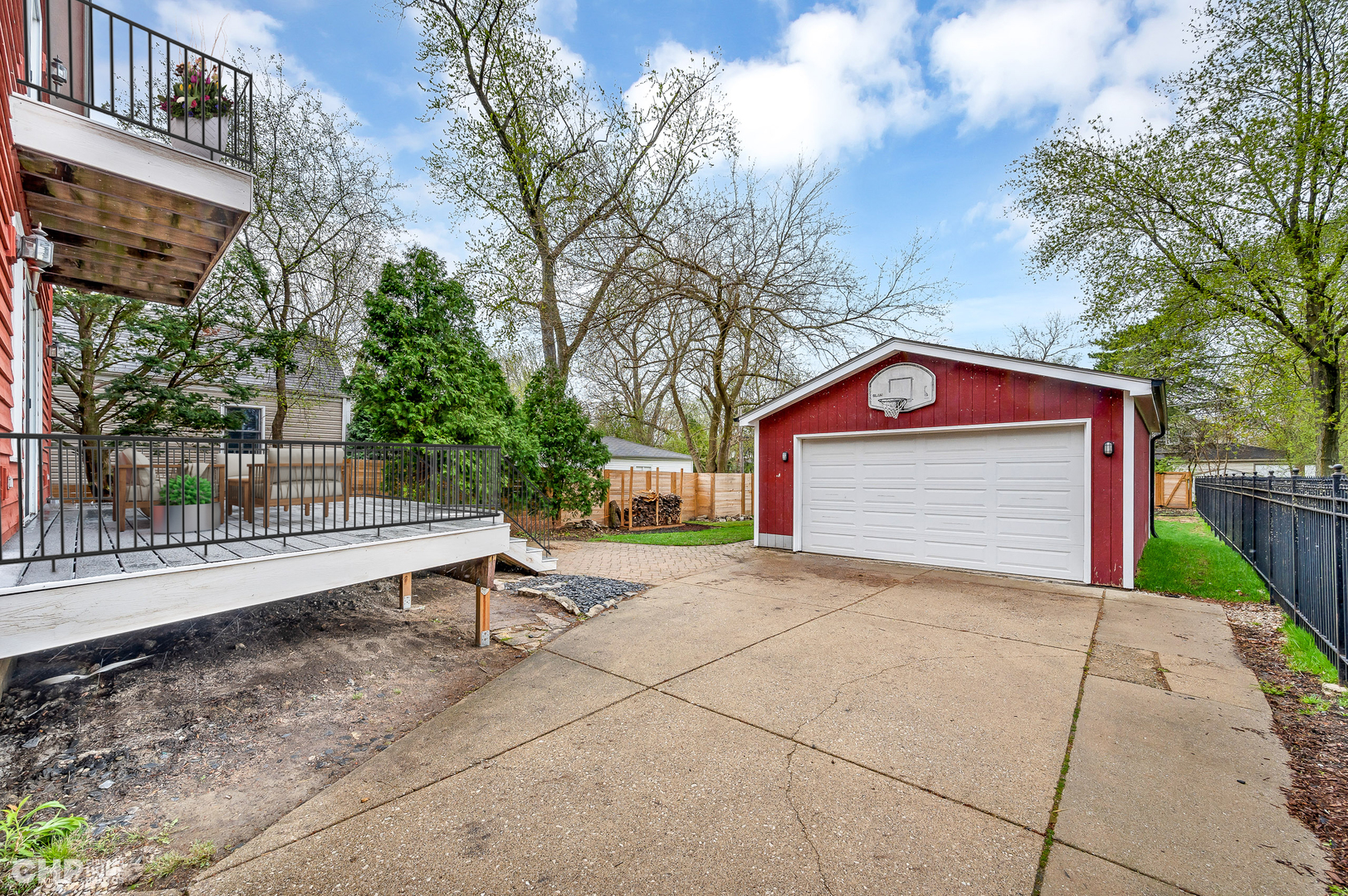 316 Nuttall Road Riverside, IL 60546 - Photo 30 of 40 a view of road and trees around