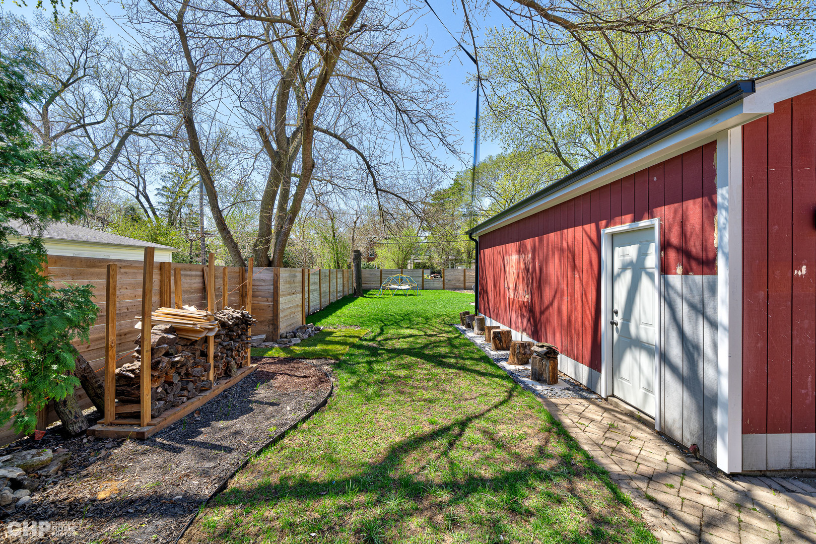 316 Nuttall Road Riverside, IL 60546 - Photo 32 of 40 a view of a backyard with a large tree
