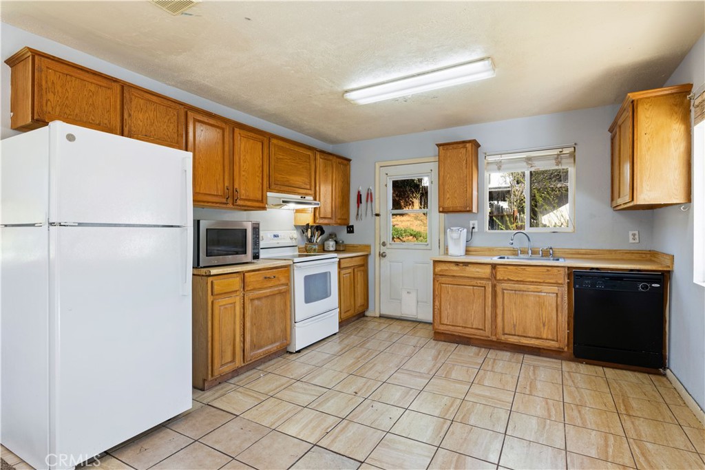 6985 Floyd Way Nice, CA 95464 - Photo 17 of 37