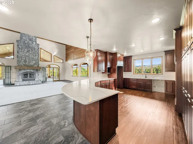 $1,350,000 | 46131 Snake River Road, Richland, OR 97870