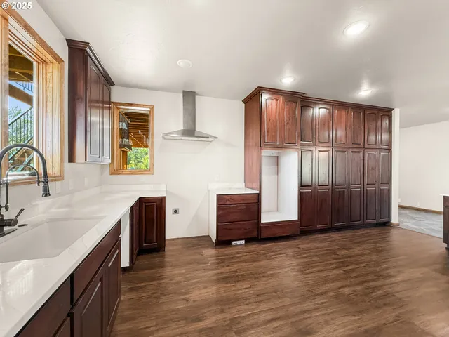 $1,350,000 | 46131 Snake River Road, Richland, OR 97870