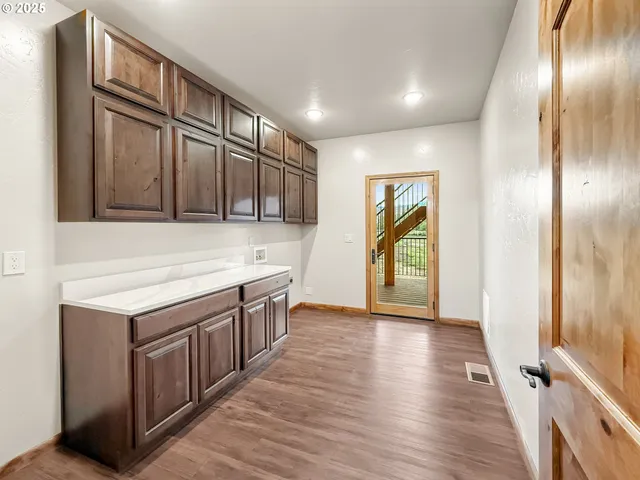 $1,350,000 | 46131 Snake River Road, Richland, OR 97870