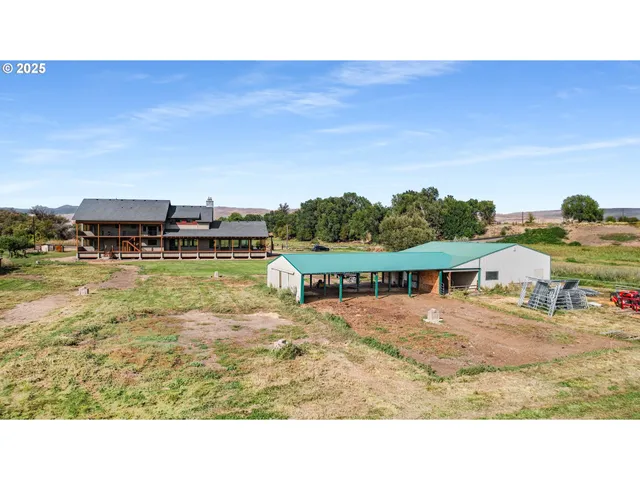 $1,350,000 | 46131 Snake River Road, Richland, OR 97870