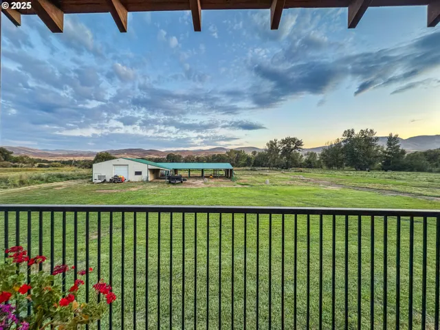 $1,350,000 | 46131 Snake River Road, Richland, OR 97870
