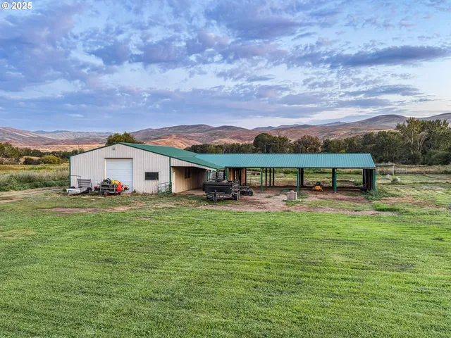 $1,350,000 | 46131 Snake River Road, Richland, OR 97870