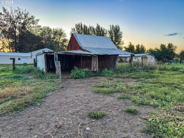 $1,350,000 | 46131 Snake River Road, Richland, OR 97870
