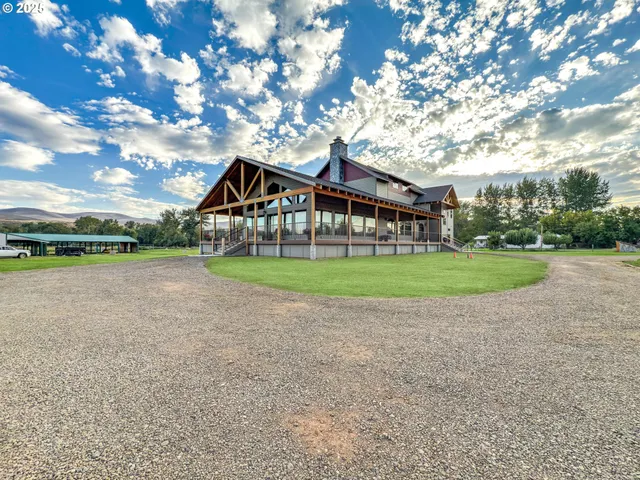 $1,350,000 | 46131 Snake River Road, Richland, OR 97870