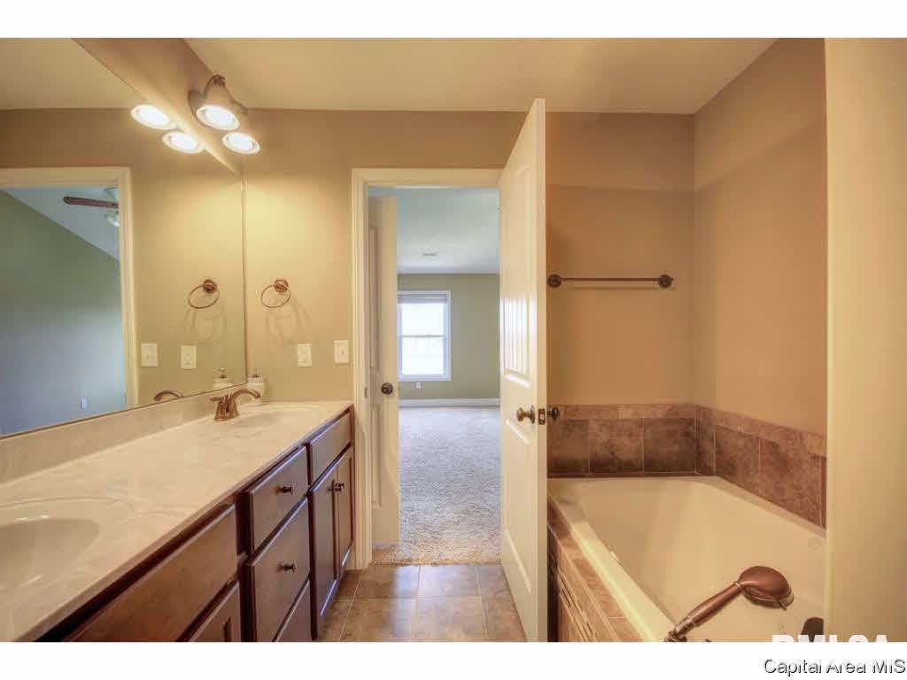 629 Racastle Road Chatham, IL 62629 - Photo 21 of 36 Gallery Image 21
