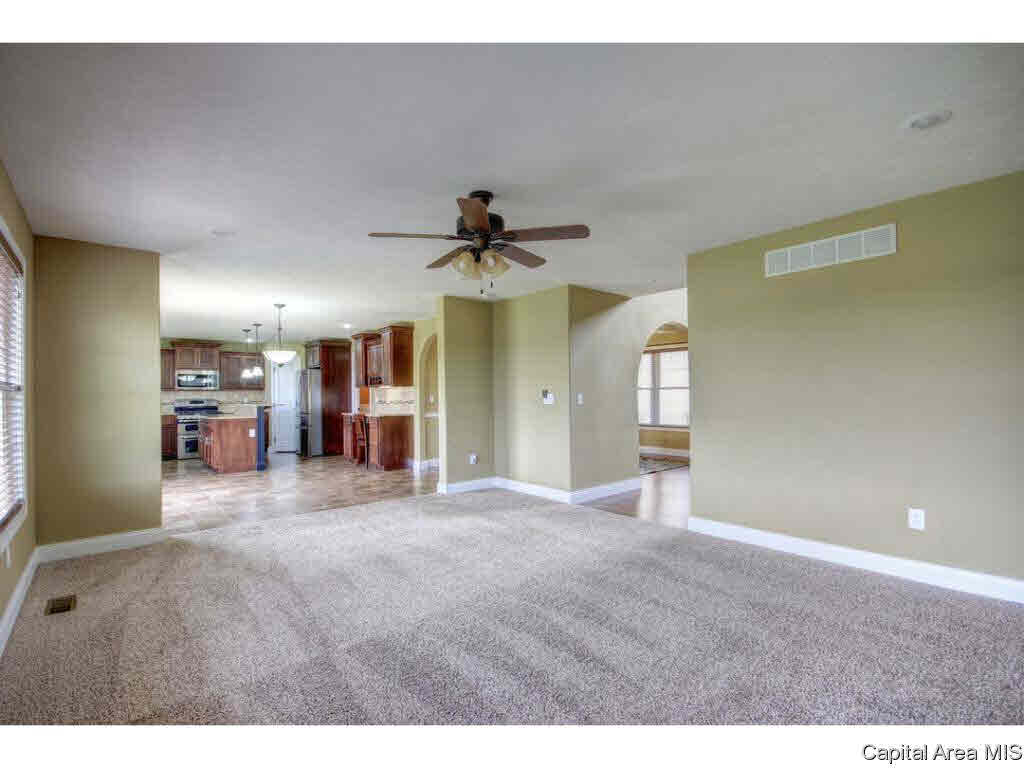 629 Racastle Road Chatham, IL 62629 - Photo 7 of 36 Gallery Image 7