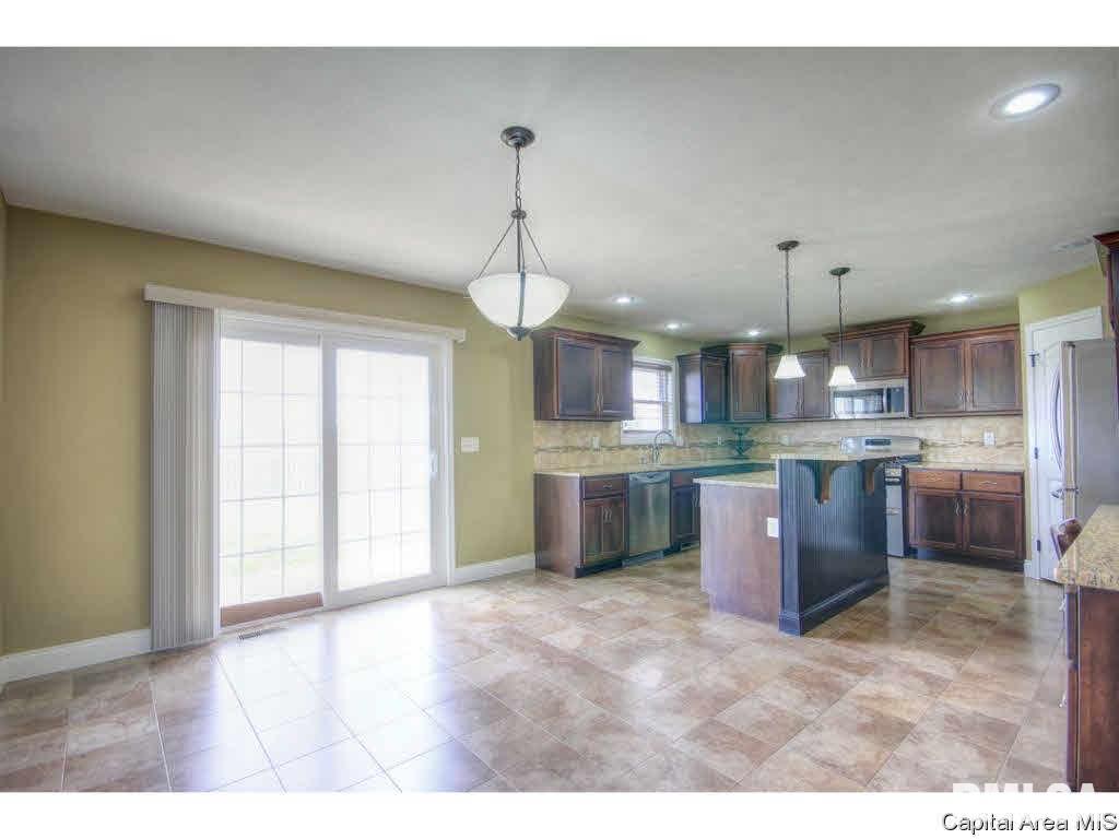 629 Racastle Road Chatham, IL 62629 - Photo 8 of 36 Gallery Image 8