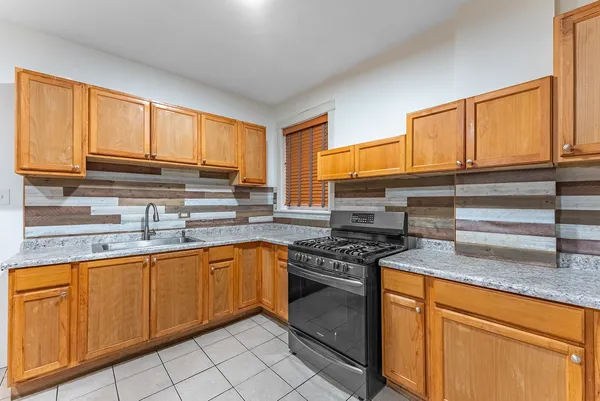 $1,650 | 4938 West Monroe Street, Unit 1, Chicago, IL 60644