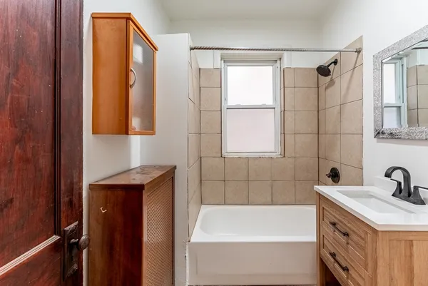 $1,650 | 4938 West Monroe Street, Unit 1, Chicago, IL 60644
